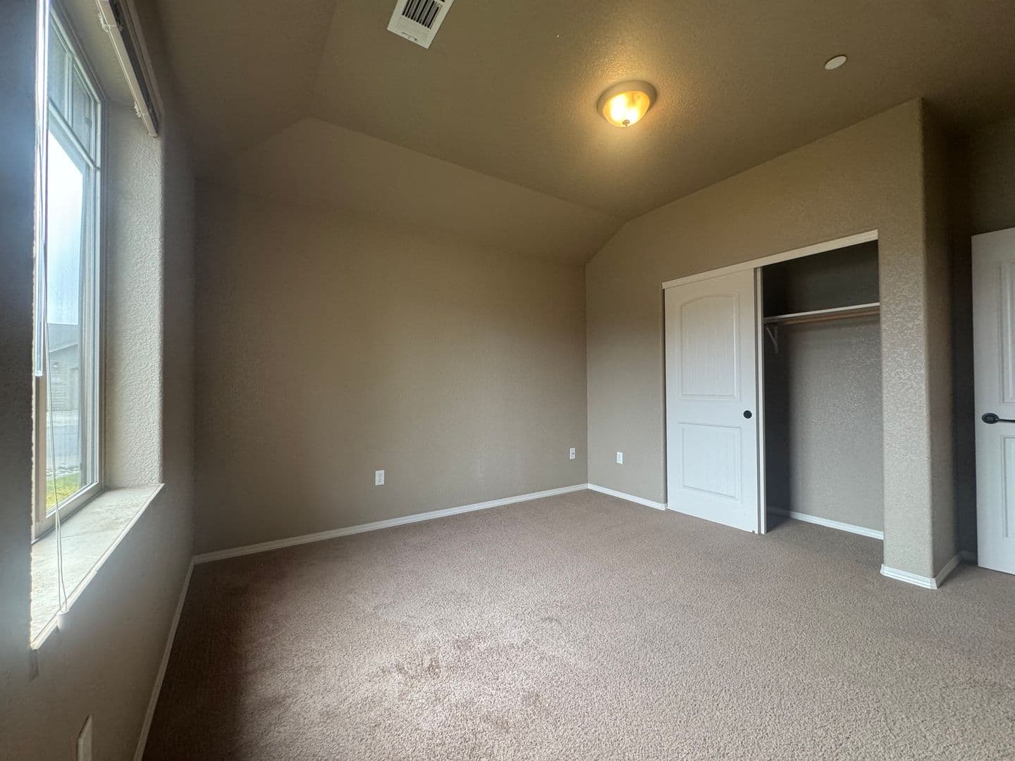 Loleta House: 7 Shadowbrook ST