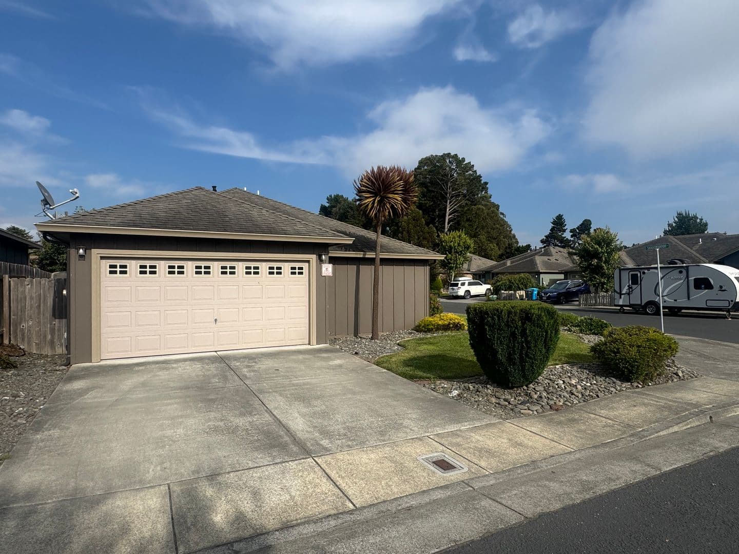 Loleta House: 7 Shadowbrook ST