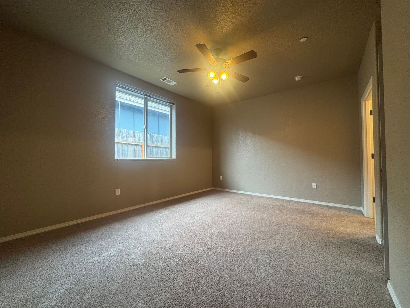 Loleta House: 7 Shadowbrook ST
