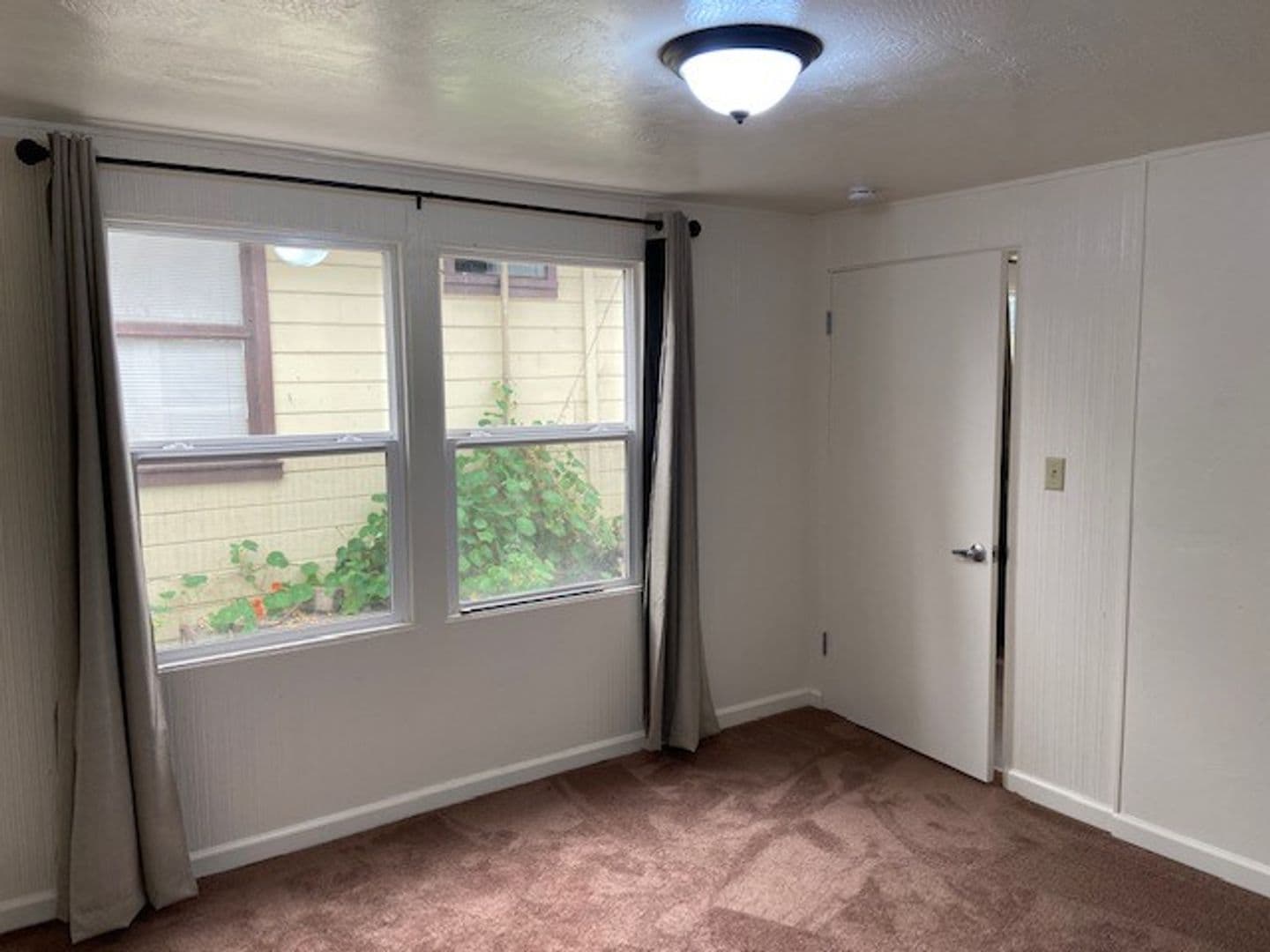 Eureka Apartment: 4041 & 4043 Williams St Unit #1-9