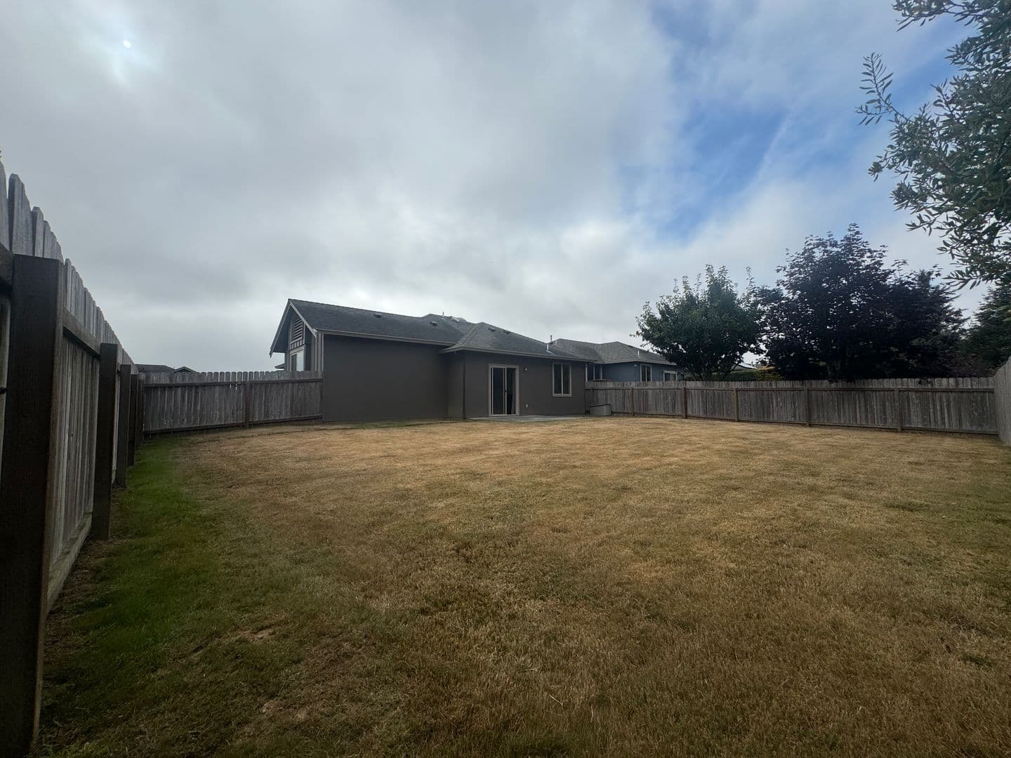 Loleta House: 7 Shadowbrook ST