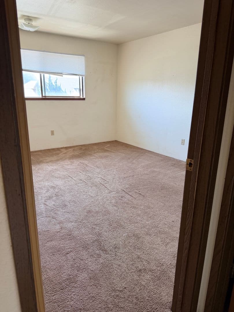 Fortuna Apartment: 1007 Loni DR