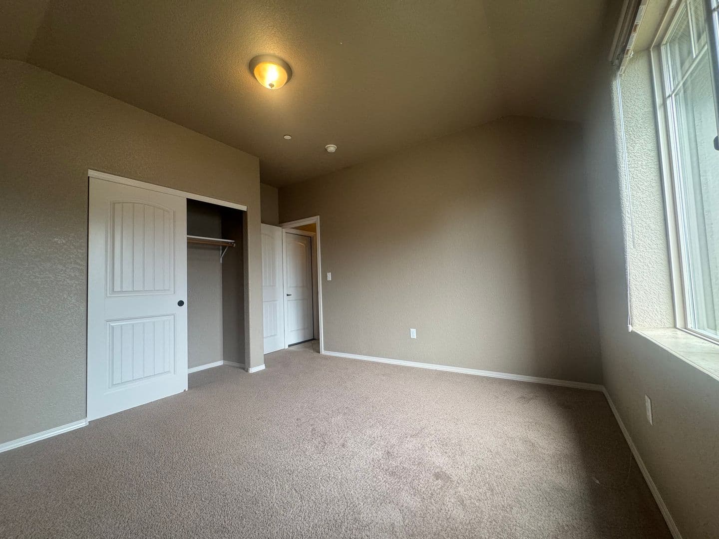 Loleta House: 7 Shadowbrook ST