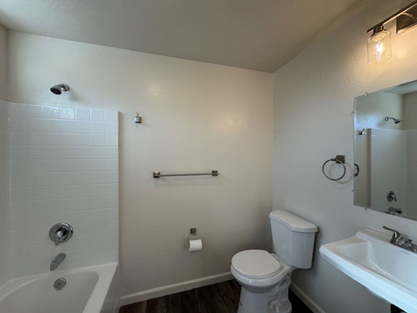 Eureka Apartment: 965 W Harris ST