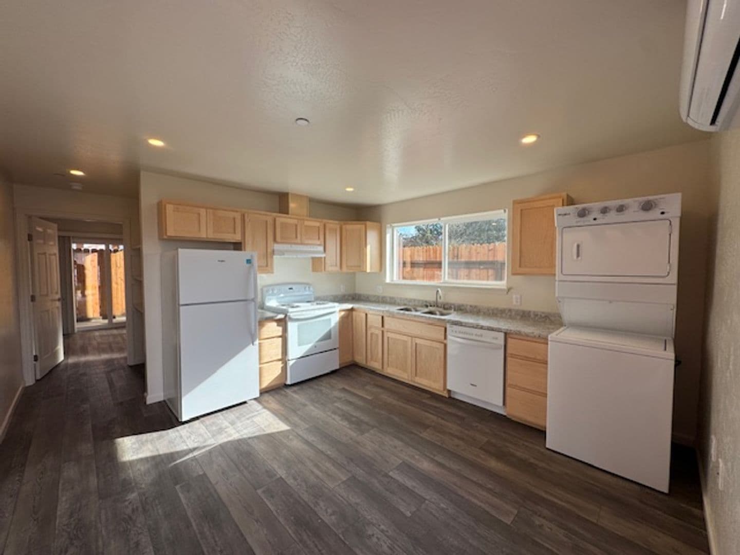 Eureka Apartment: 965 W Harris ST