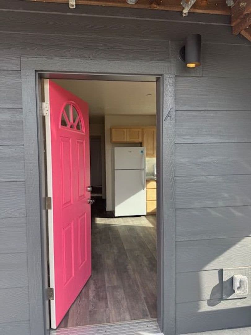 Eureka Apartment: 965 W Harris ST