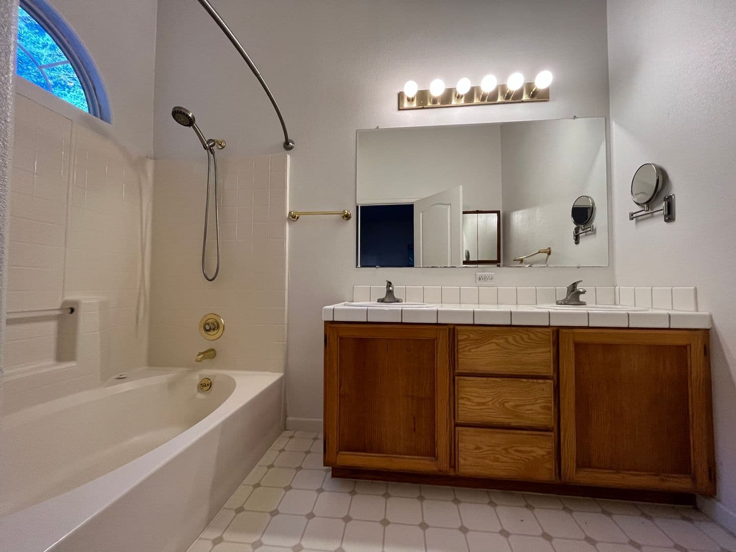 Eureka House: 1146 Vista DR