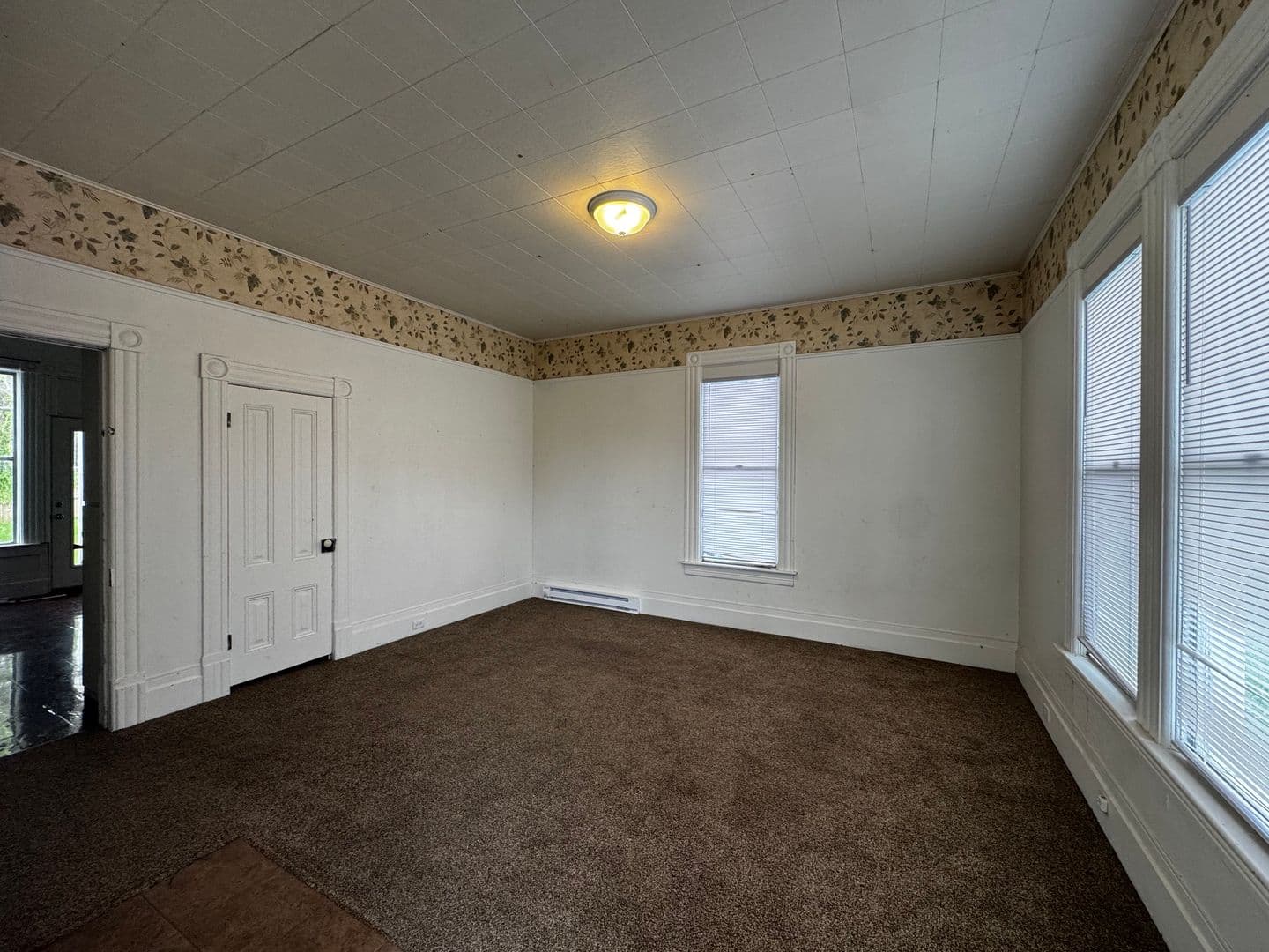 Fortuna Apartment: 910 8th ST
