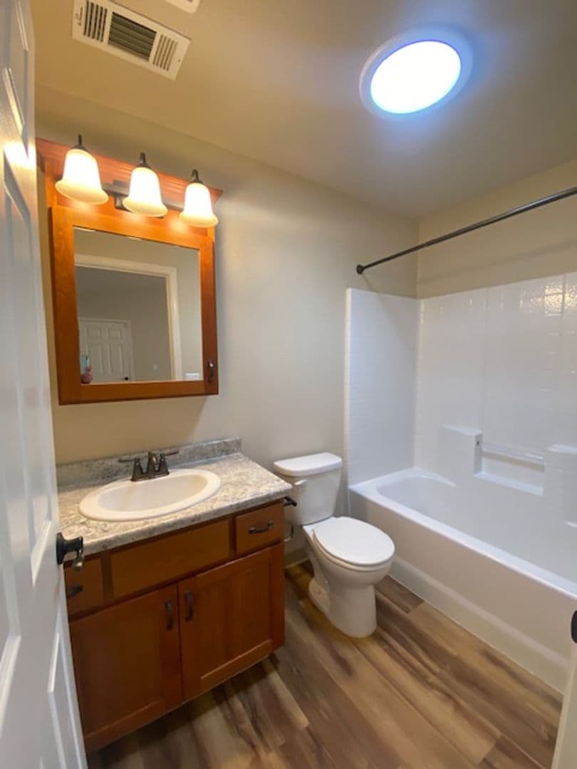 McKinleyville Apartment: 1956 Sagewood Way