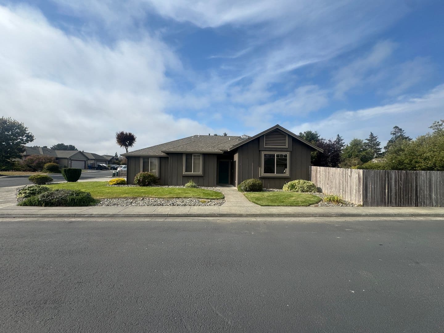 Loleta House: 7 Shadowbrook ST