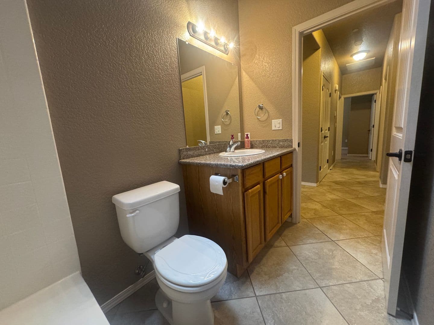 Loleta House: 7 Shadowbrook ST