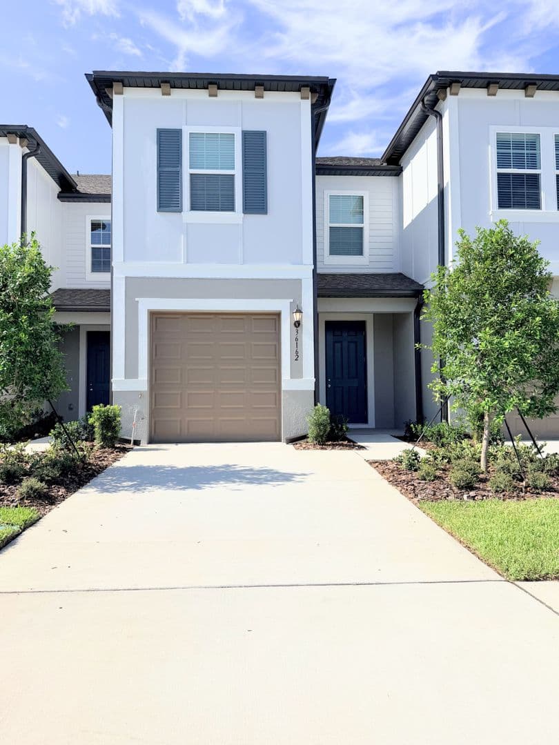 Zephyrhills House: 36162 Obsidian Ln