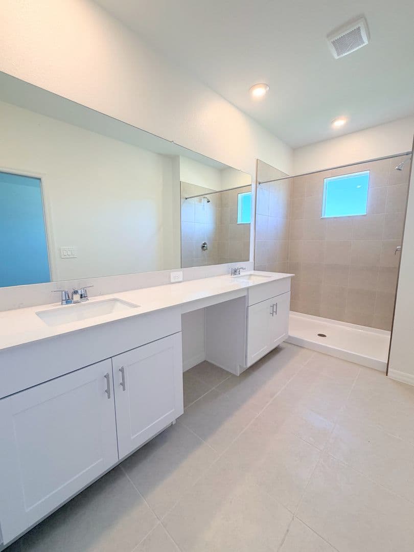 Zephyrhills House: 36162 Obsidian Ln