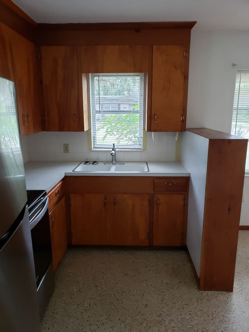 Zephyrhills Apartment: 6th Avenue