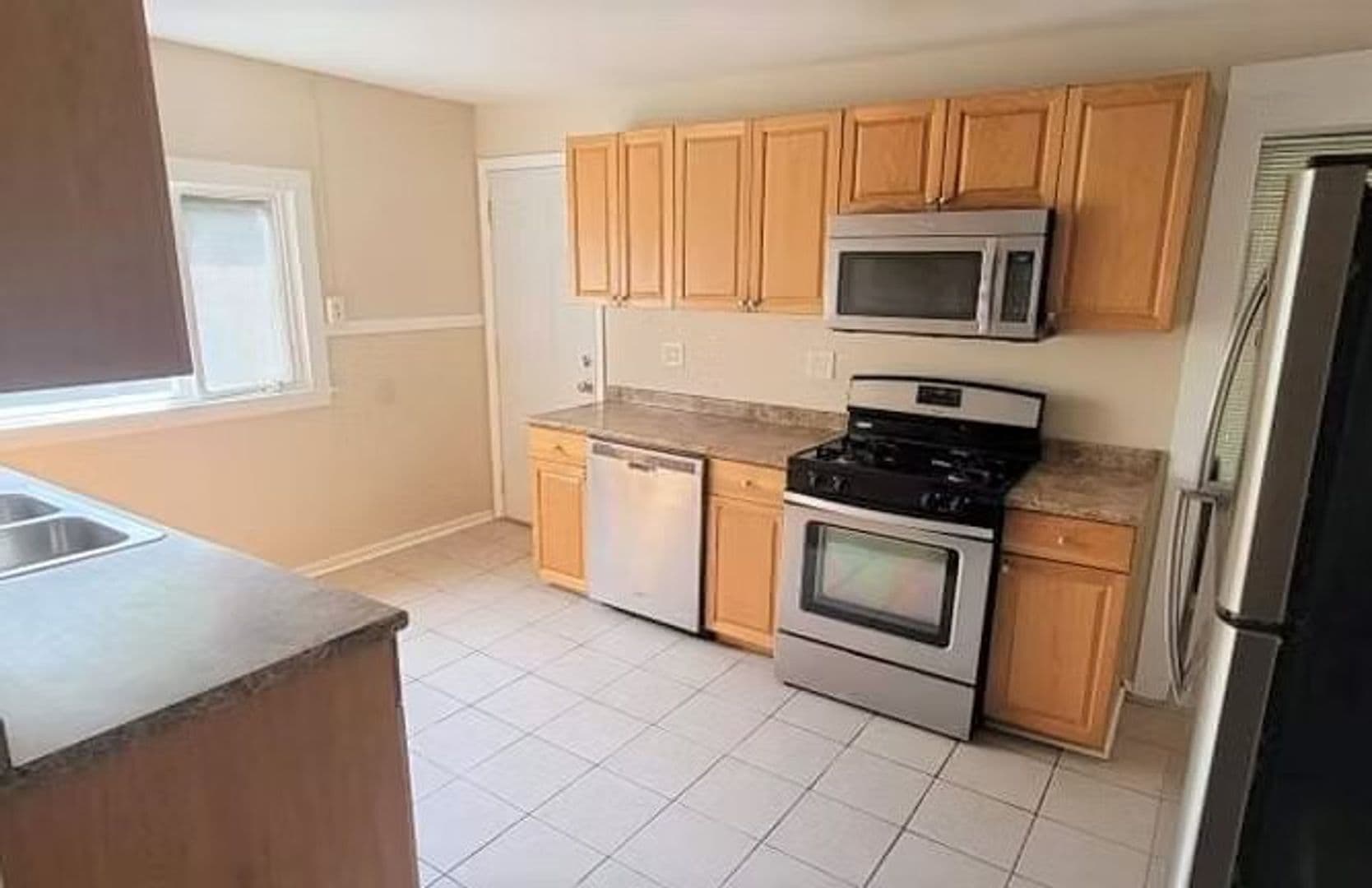 Binghamton Apartment: 77 Murray