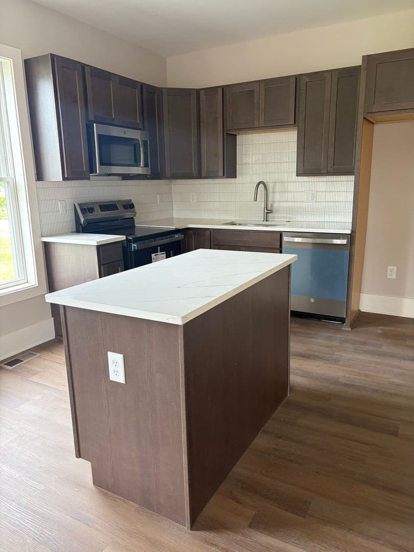 Detroit Apartment: 7436 Oakland St.