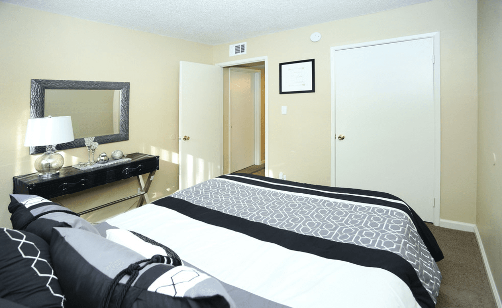 Carmichael Apartment: 5844 Garden Park Court