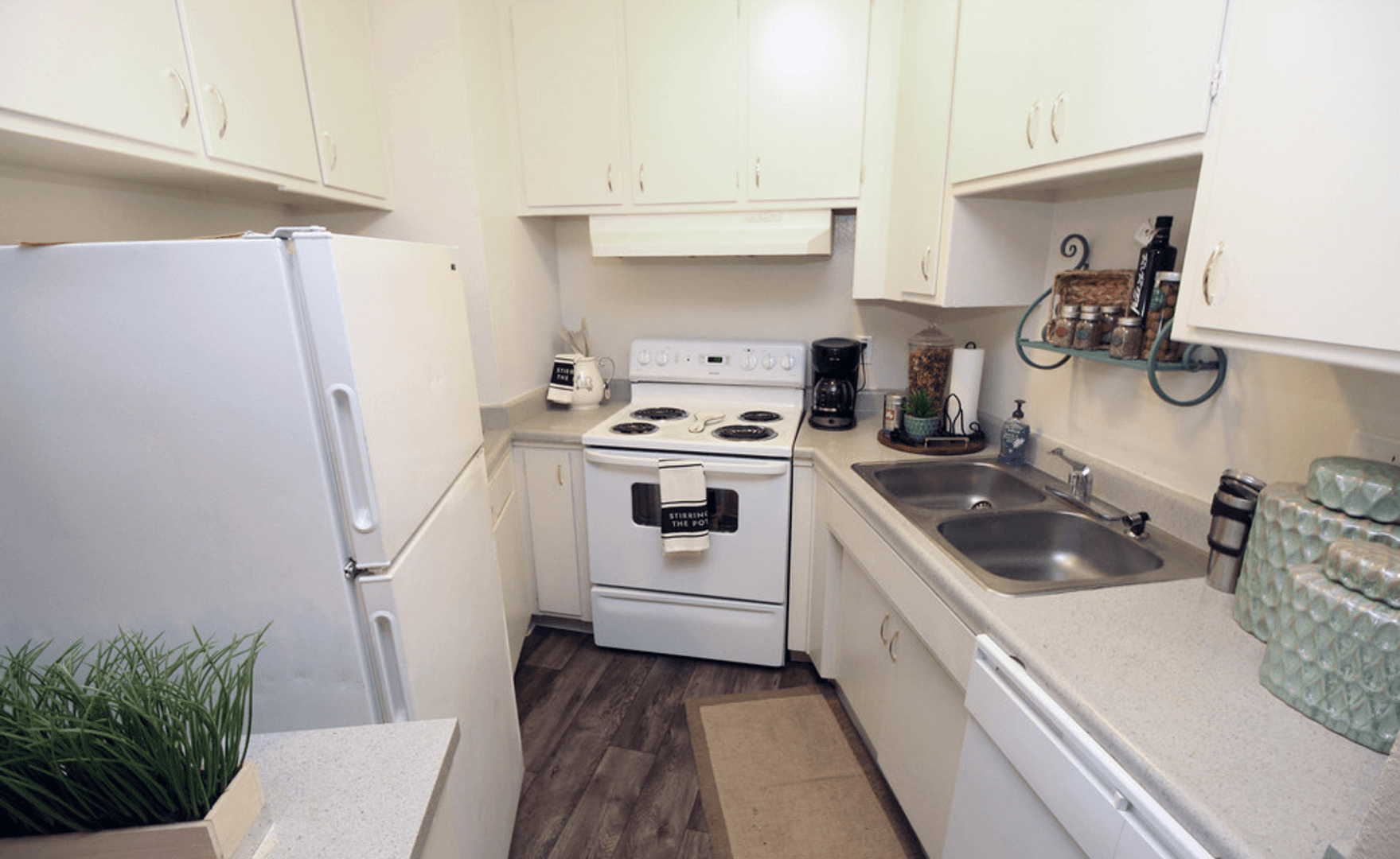 Carmichael Apartment: 5844 Garden Park Court