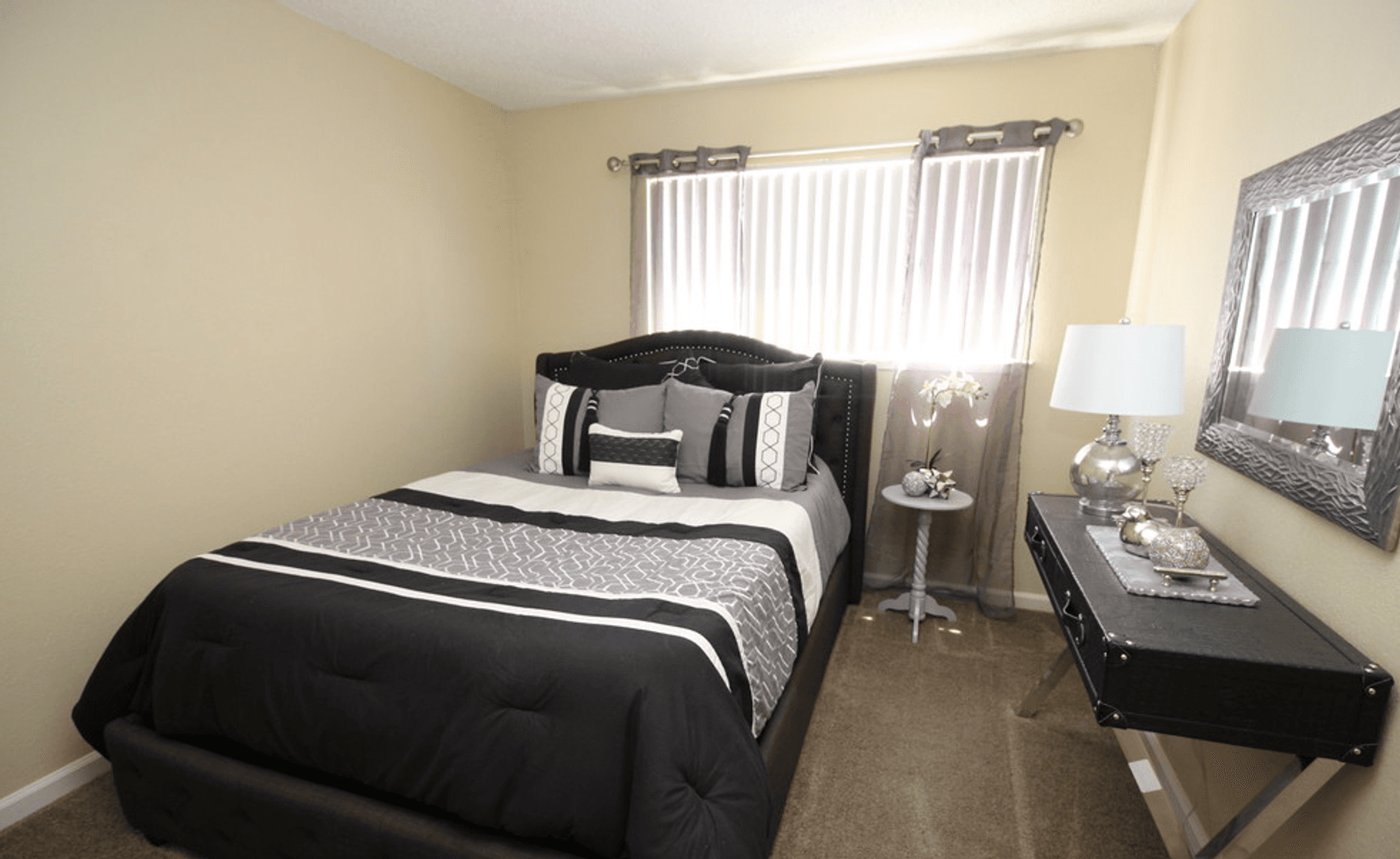 Carmichael Apartment: 5844 Garden Park Court