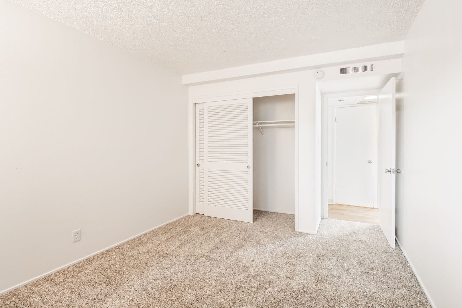 Rosemont Apartment: 3650 Tallyho Drive