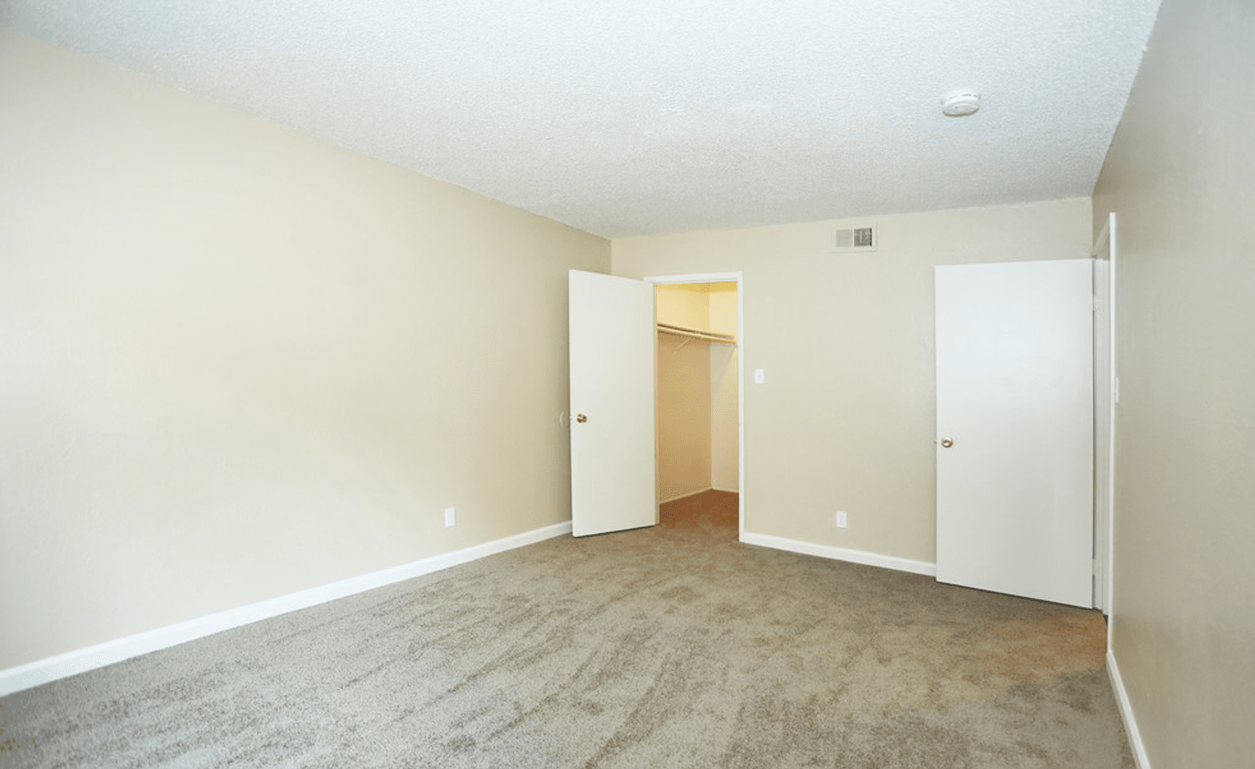 Carmichael Apartment: 5844 Garden Park Court
