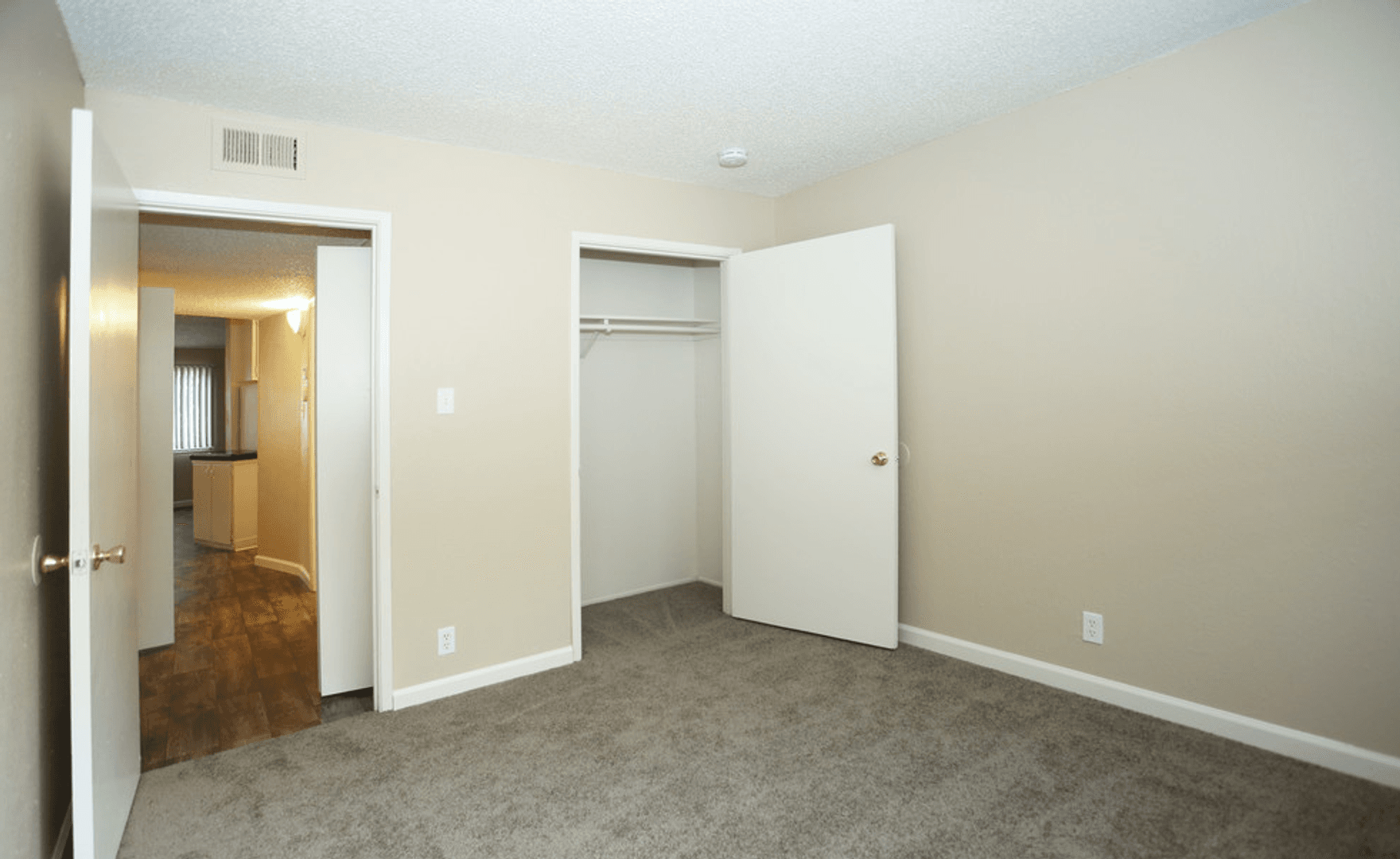 Carmichael Apartment: 5844 Garden Park Court