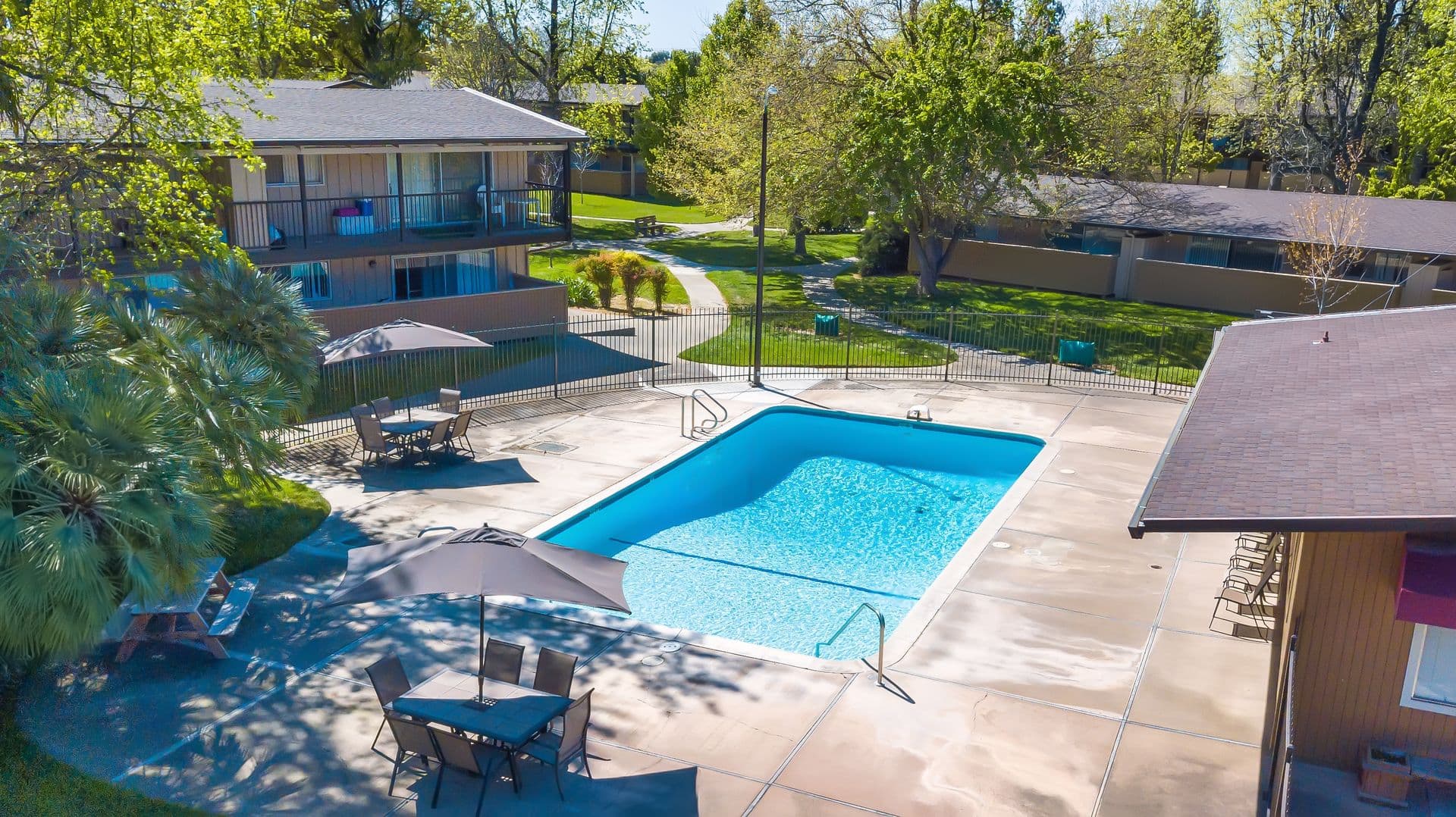 Rosemont Apartment: 3650 Tallyho Drive