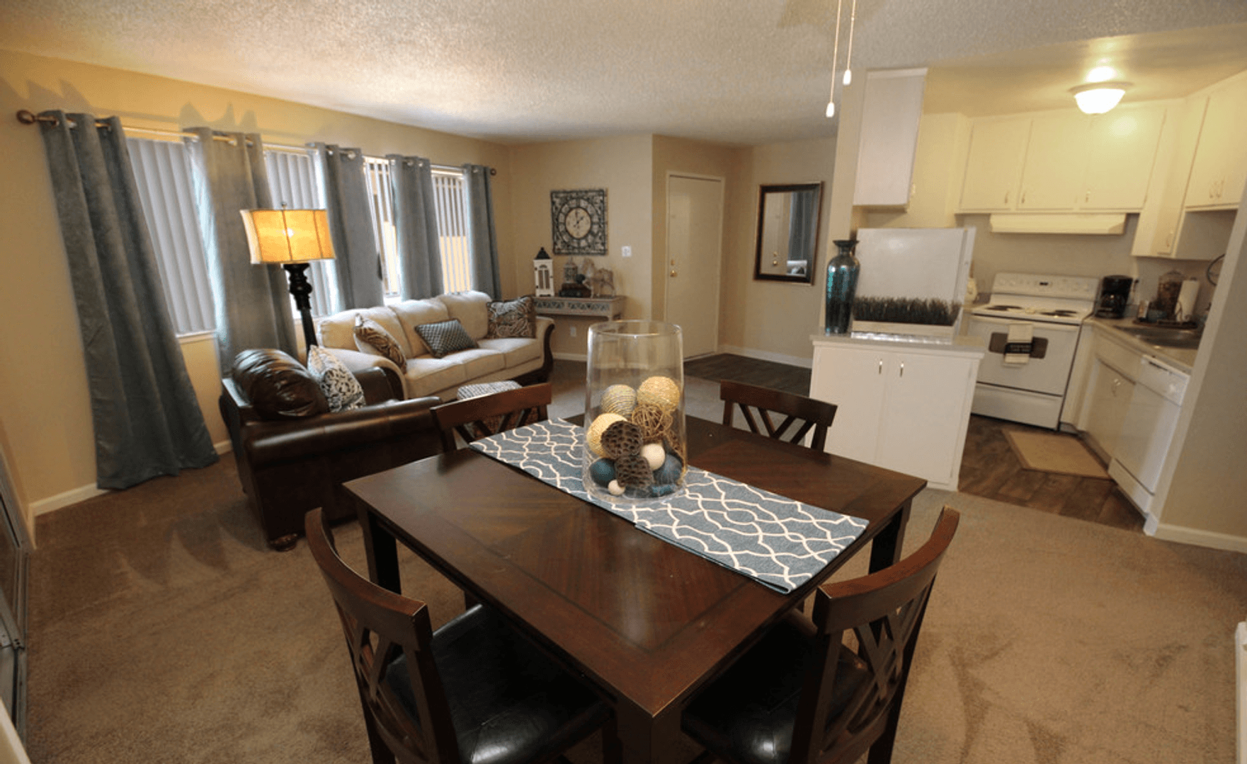 Carmichael Apartment: 5844 Garden Park Court