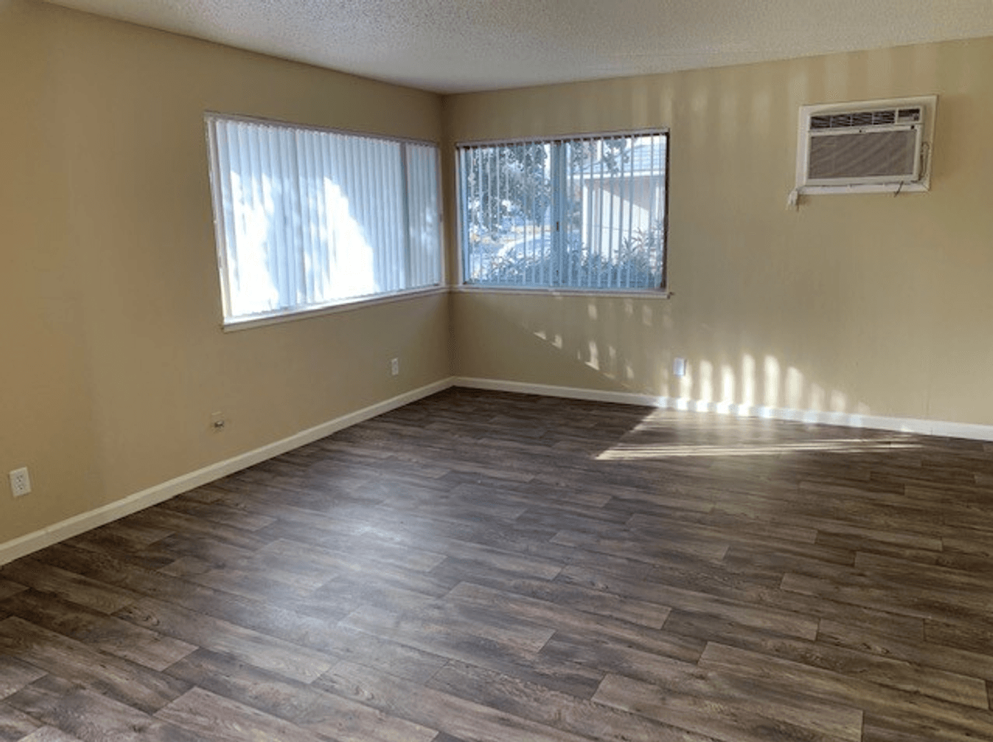 Carmichael Apartment: 5844 Garden Park Court
