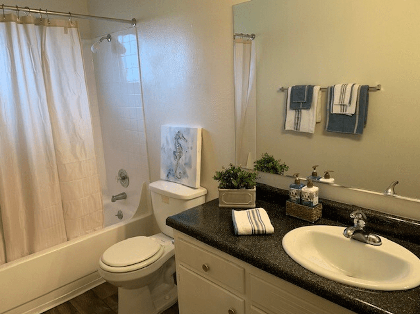 Carmichael Apartment: 5844 Garden Park Court