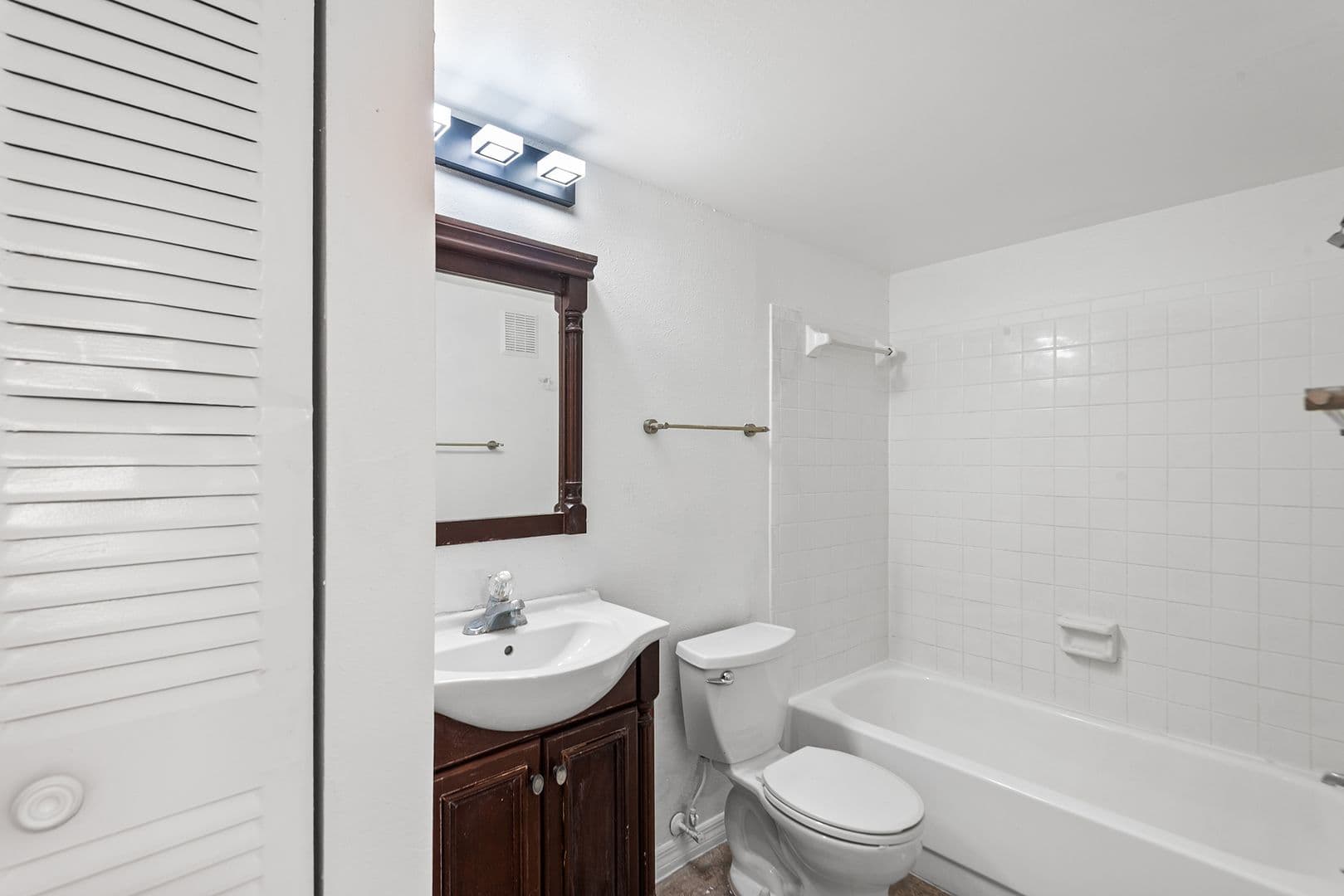 Saint Petersburg Apartment: 6262 Emerson Ave S.