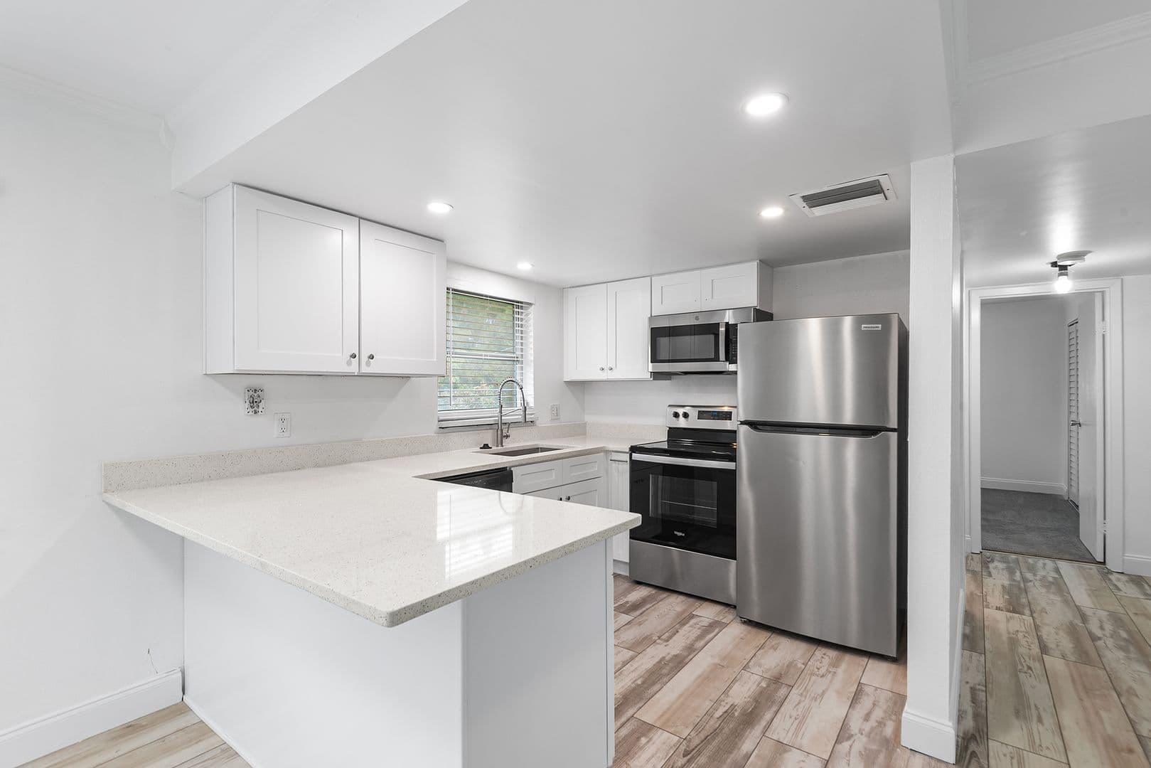 Saint Petersburg Apartment: 6262 Emerson Ave S.