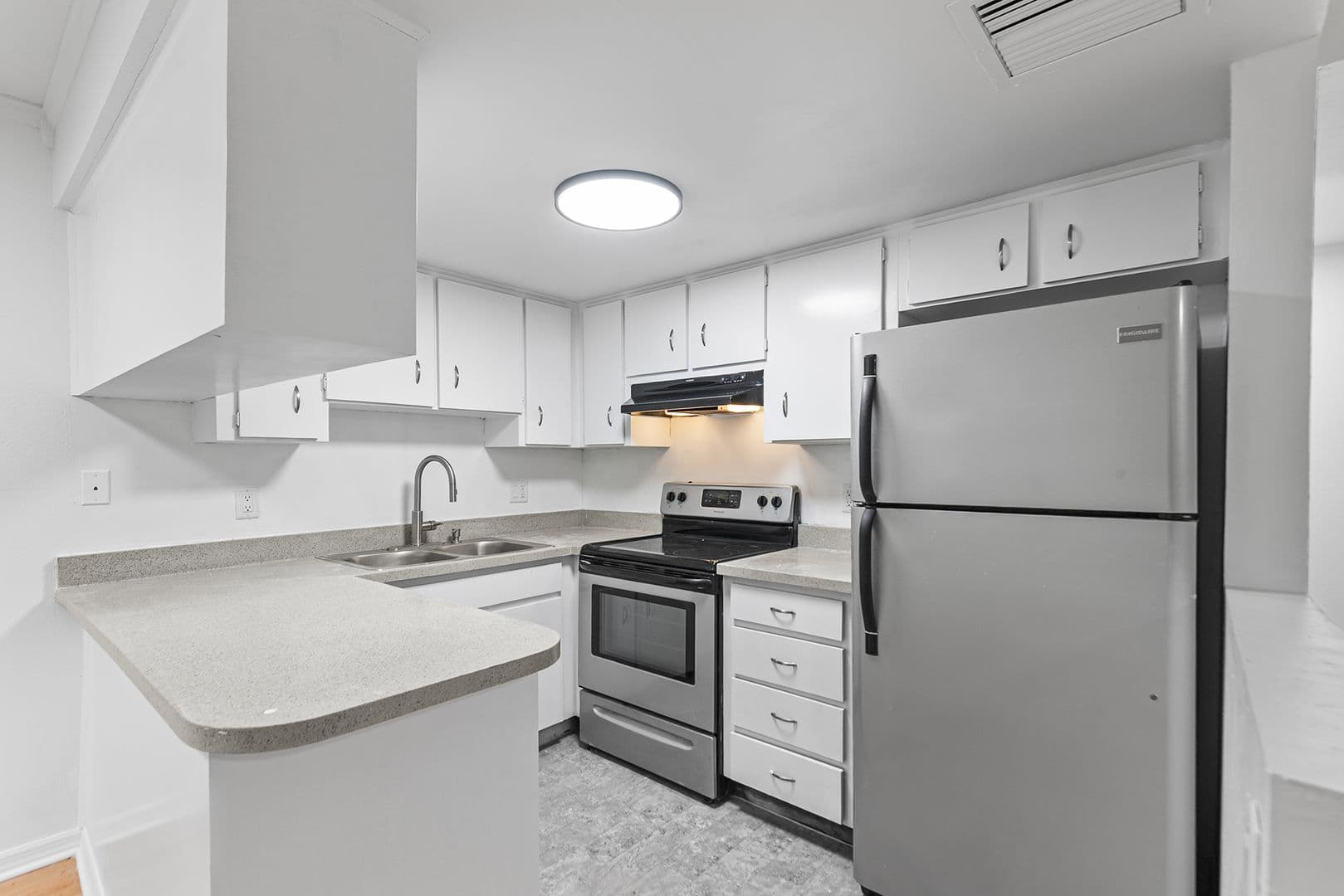 Saint Petersburg Apartment: 6262 Emerson Ave S.