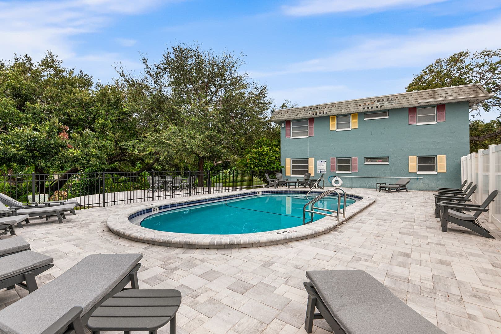 Saint Petersburg Apartment: 6262 Emerson Ave S.