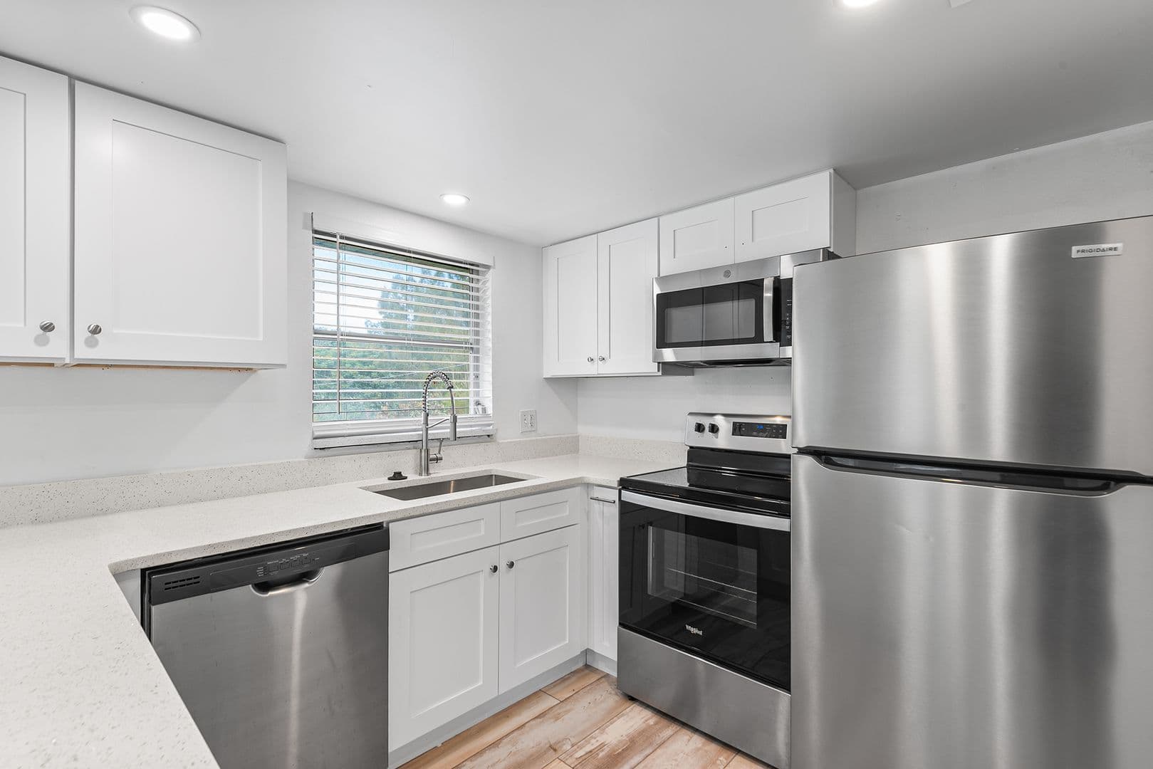 Saint Petersburg Apartment: 6262 Emerson Ave S.