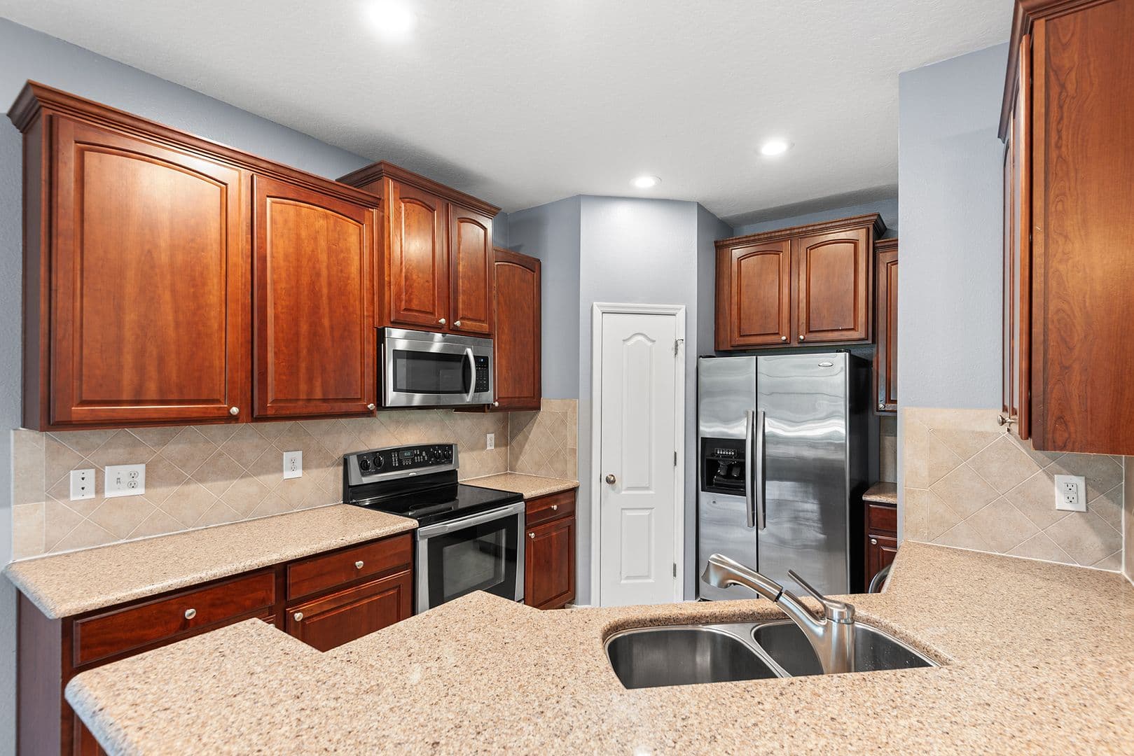 RIVERVIEW House: 6745 BREEZY PALM DR