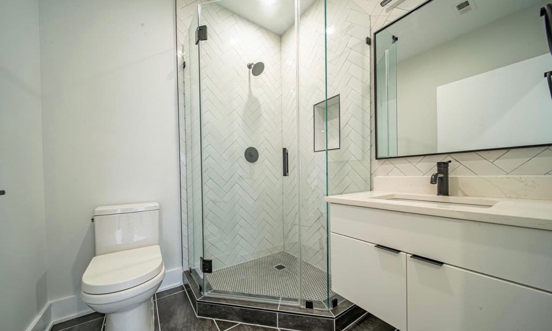 Washington Apartment: 1117 24th Street