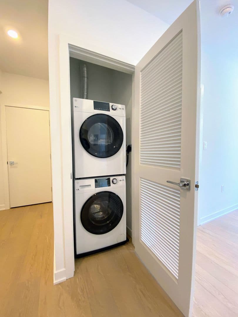 Washington Apartment: 3435 Brown St NW