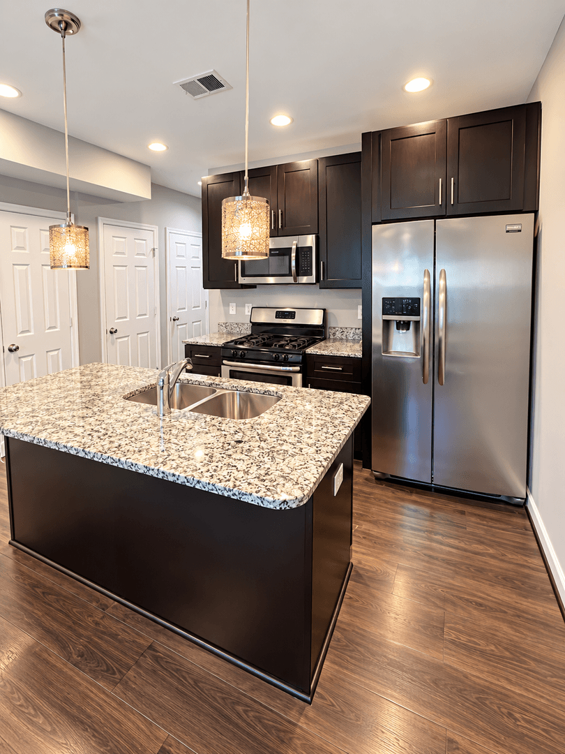 Washington DC Apartment: 1921 M Street NE,