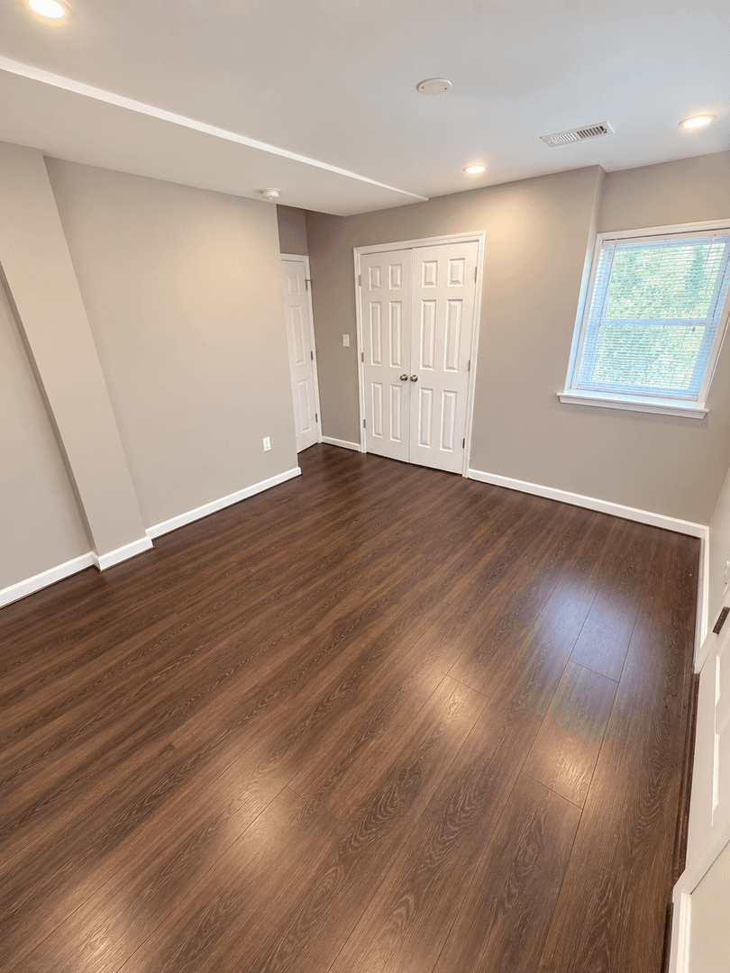 Washington DC Apartment: 1921 M Street NE,