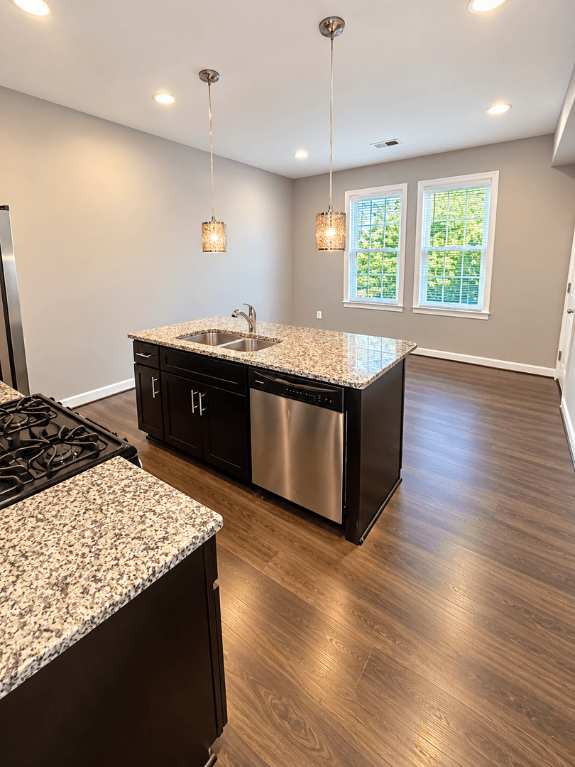Washington DC Apartment: 1921 M Street NE,