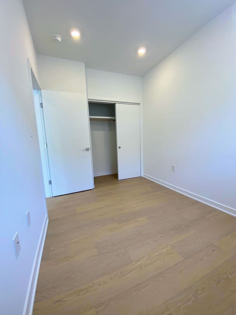 Washington Apartment: 3435 Brown St NW