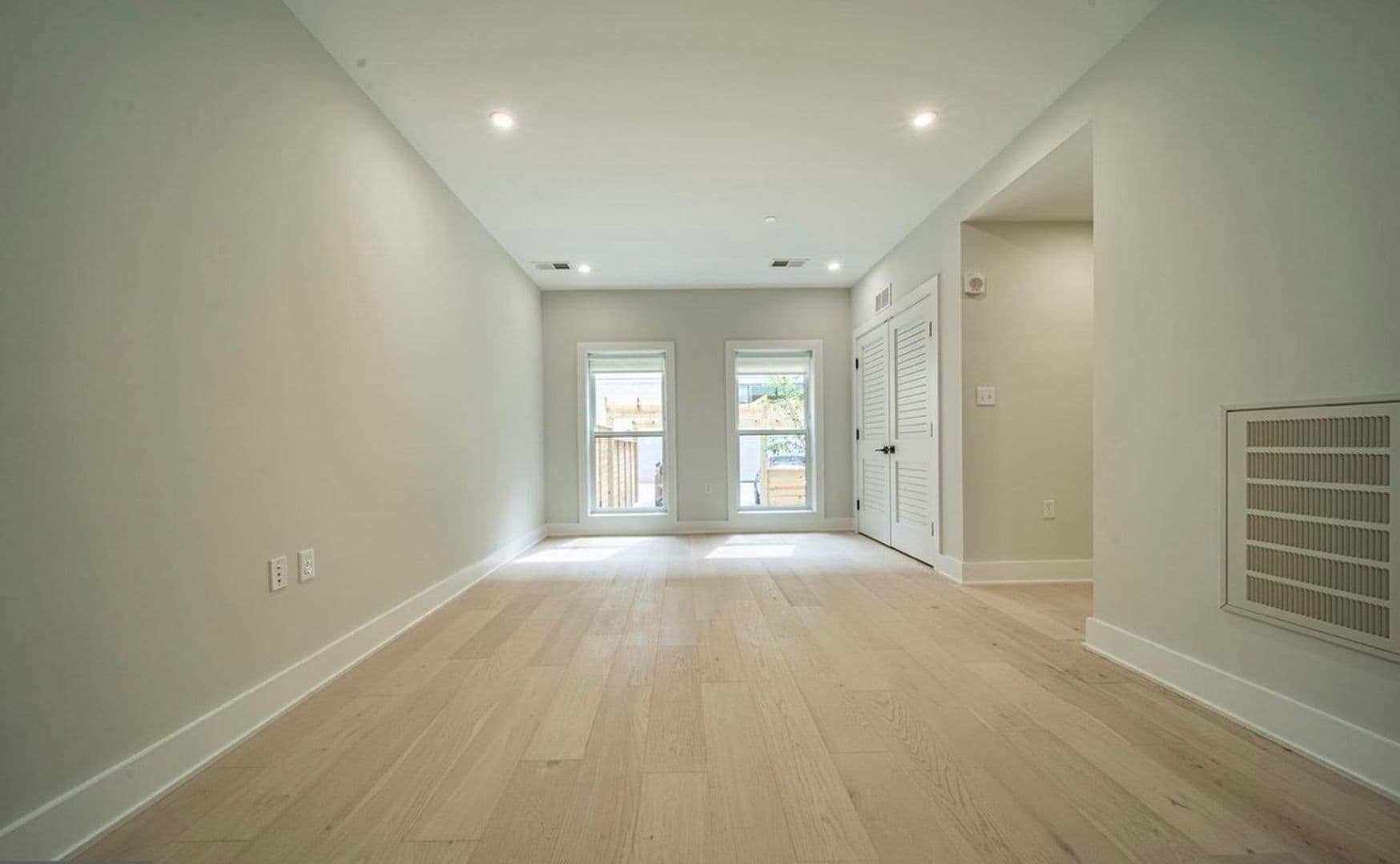 Washington Apartment: 1117 24th Street