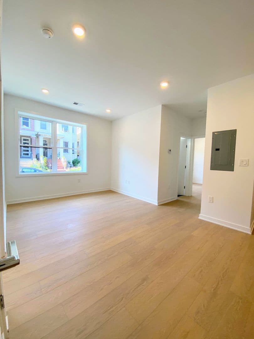 Washington Apartment: 3435 Brown St NW