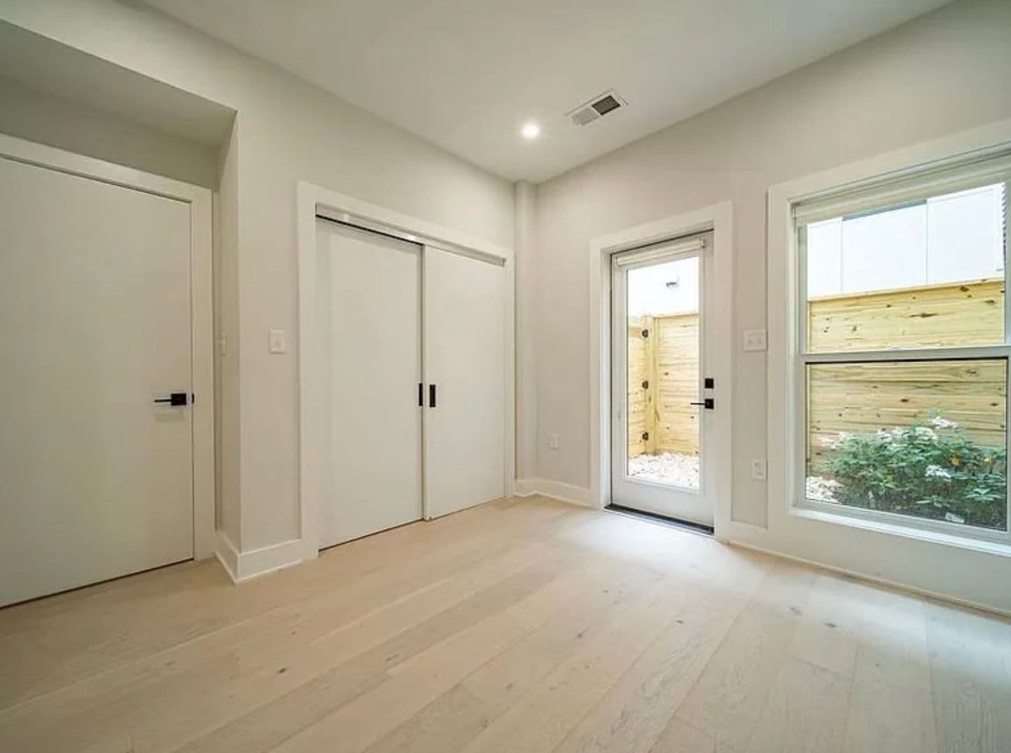 Washington Apartment: 1117 24th Street