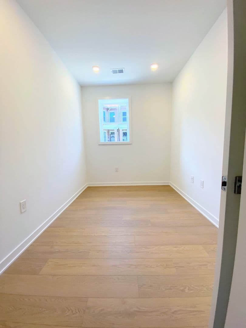 Washington Apartment: 3435 Brown St NW