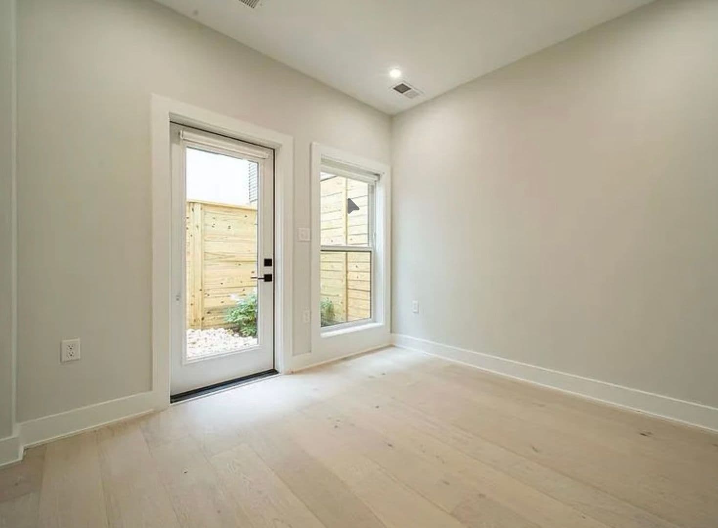 Washington Apartment: 1117 24th Street