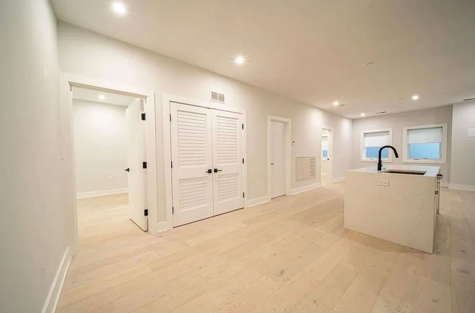 Washington Apartment: 1117 24th Street