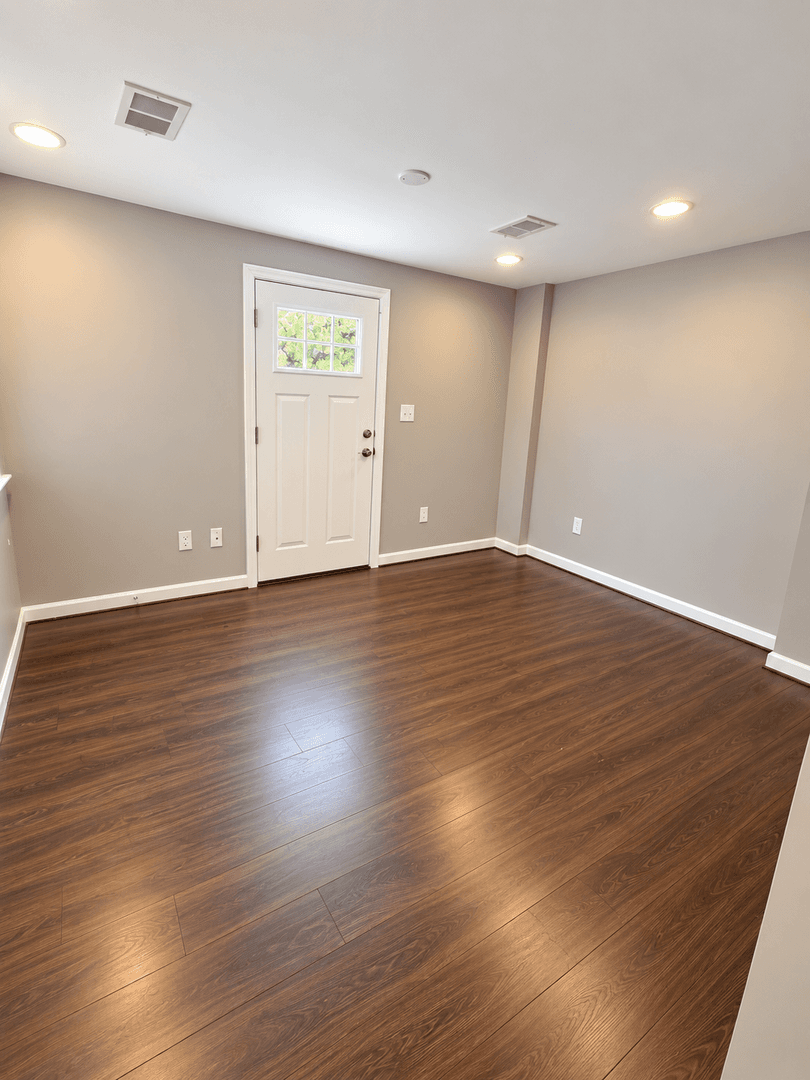 Washington DC Apartment: 1921 M Street NE,