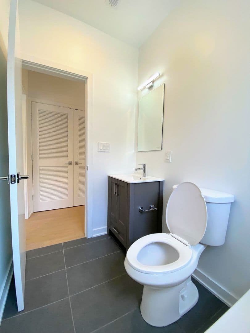 Washington Apartment: 3435 Brown St NW